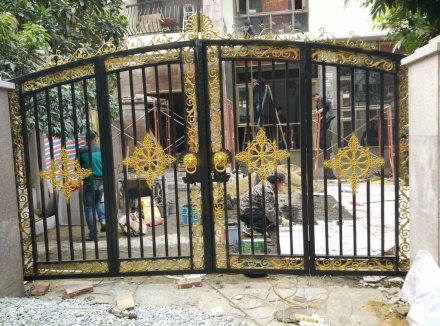 別墅鐵藝大門哪個(gè)生產(chǎn)廠家好